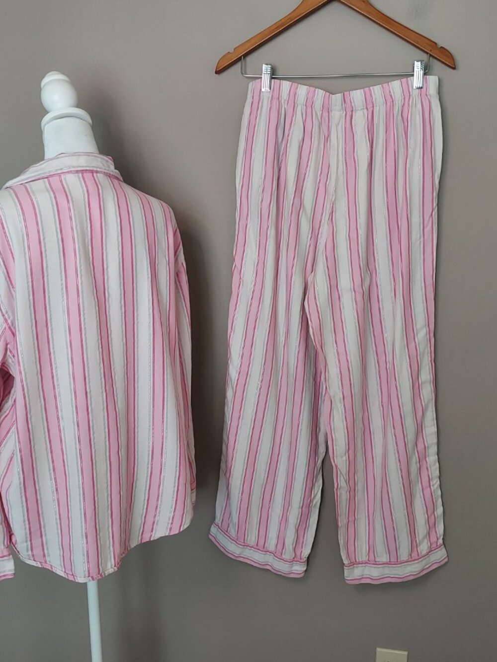 Victoria Secret Pink & White Striped Pajama Set Size Med - Picture 10 of 10